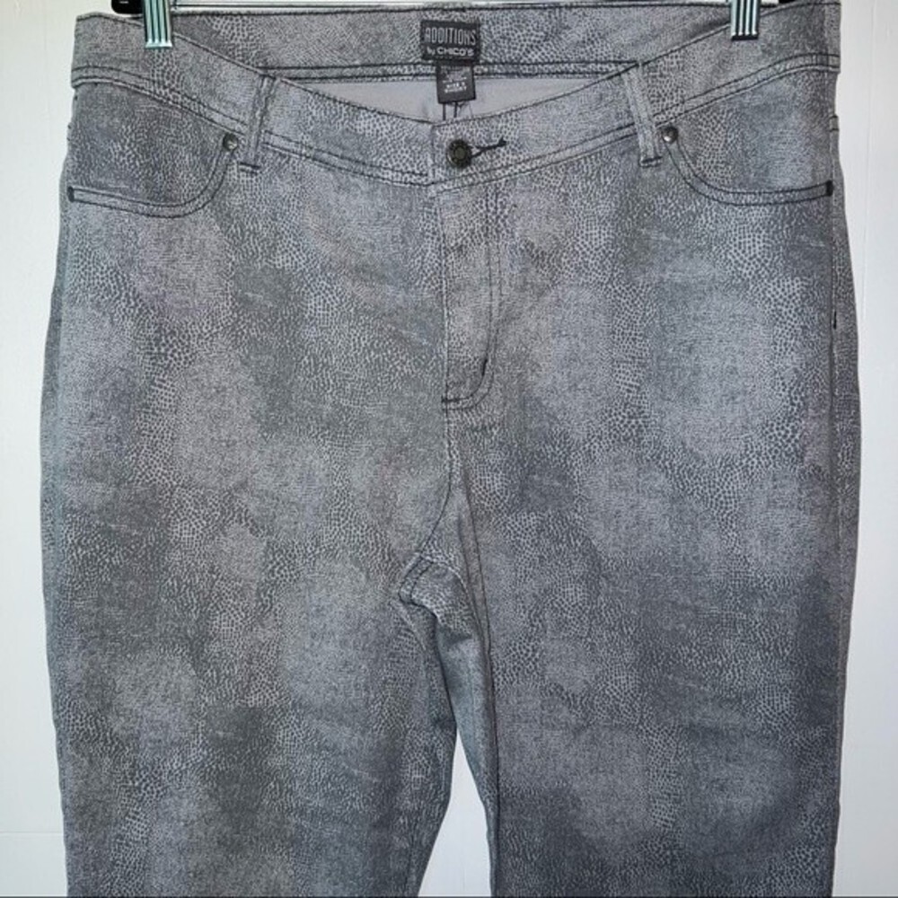 NWT CHICO'S Silver Python Lustrous Print Gray Sli… - image 6